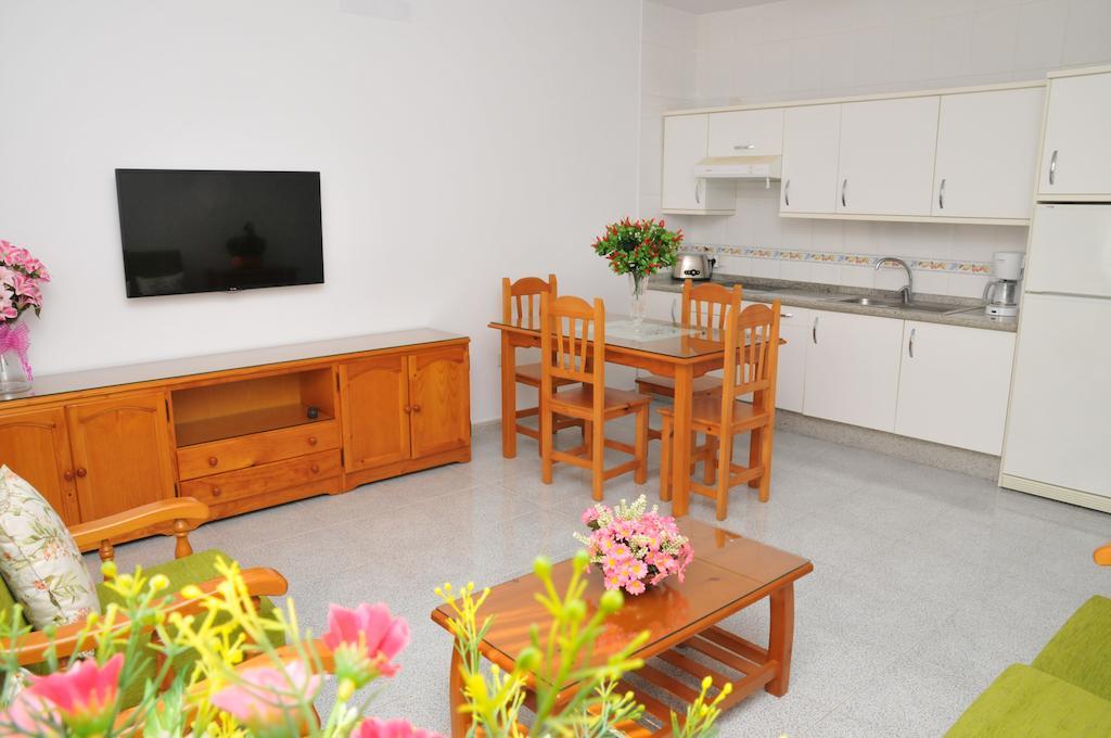 Emycanarias Holiday Homes Vecindario مْبيسينداريو الغرفة الصورة